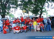 Klub Mobil yang Bekerja Sama dengan Sejumlah Dealer Resmi, Avanza Xenia Indonesia Club (AXIC) Cabang Pati Berbagi Takjil di Seputaran Gor Pati