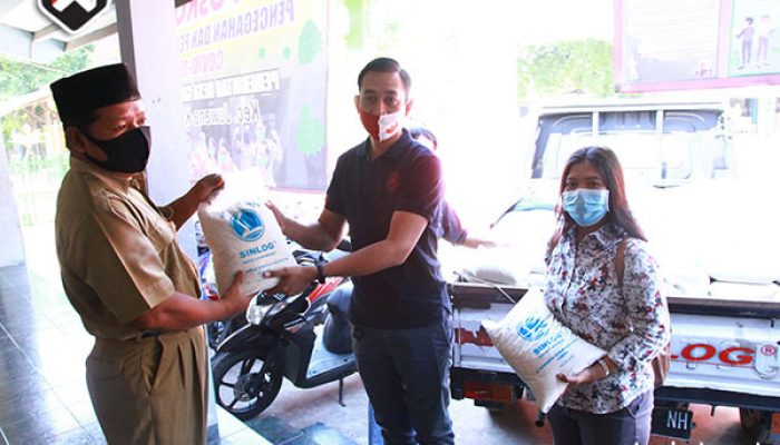Keluarga H. Suwarso Subur, Sinar Logam Group Donasikan Bantuan Beras Berharap Semoga Pandemi Segera Berakhir