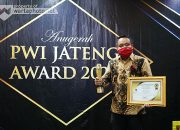 Wabup Safin Bersama 10 Tokoh Berprestasi Lainnya Raih Penghargaan PWI Jateng Award 2020