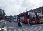 Protes Perpanjangan PPKM, Pelaku Perjalanan Wisata di Pati Gelar Konvoi Bus sambil Kibarkan Bendera Putih