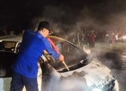 Toyota Yaris Terbakar di Depan Makam Pahlawan Giri Dharma Pati, 2 Unit Damkar Dikerahkan