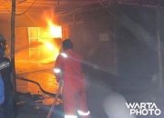 Pabrik Briket Arang di Mojolawaran Gabus Terbakar, 3 Unit Damkar Dikerahkan