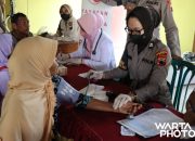 Korban Banjir di Banjarsari Gabus Mendapat Pengobatan Gratis dari TNI-Polri