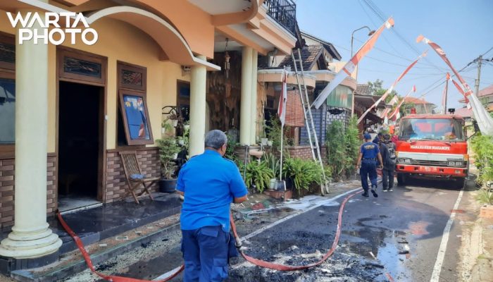 Diduga Korsleting Listrik, Rumah Dua Lantai di Juwanalan Pati Terbakar