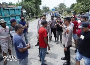 Protes Jalan Rusak dan Berdebu, Belasan Warga Kembang Dukuhseti Hadang Truk Tambang